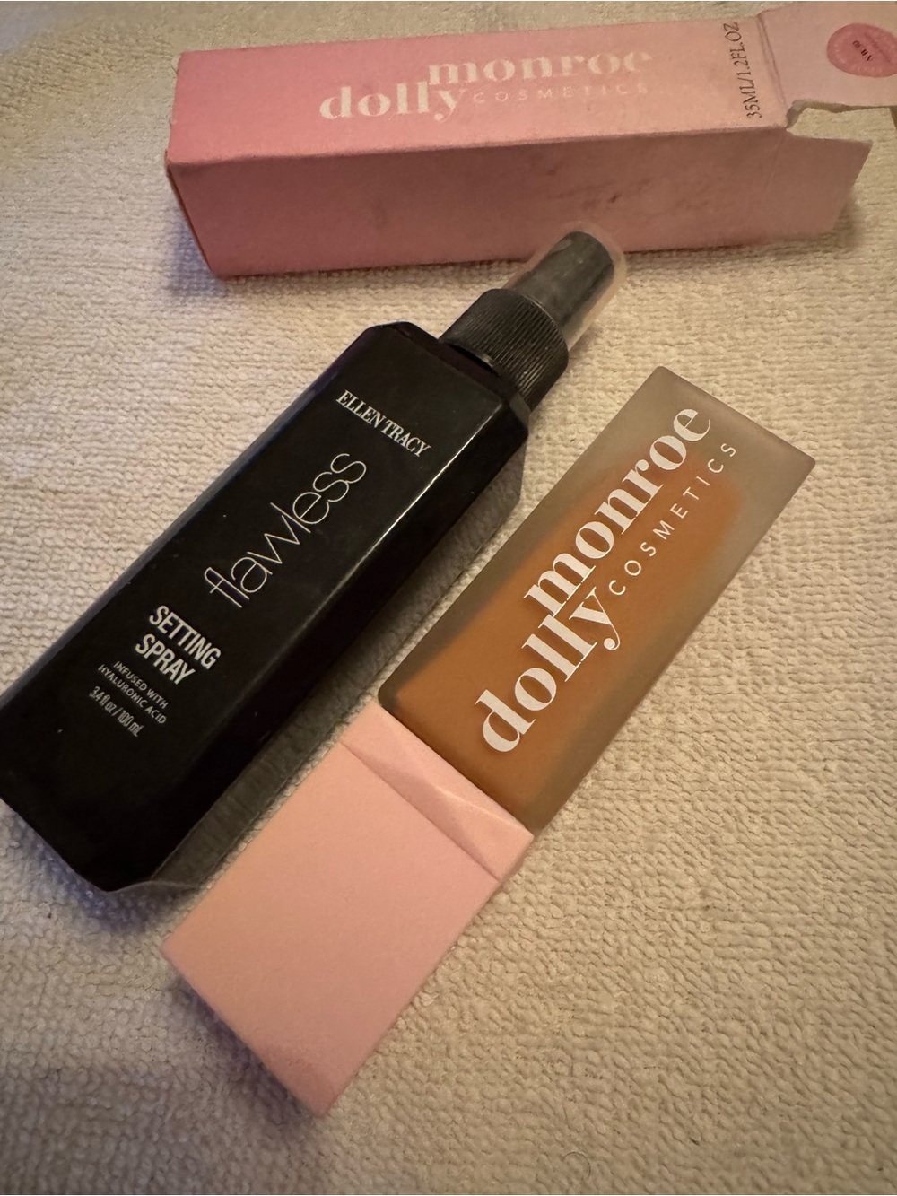 Monroe Dolly foundation Flawless Setting Spray & Br - Pink & Brown